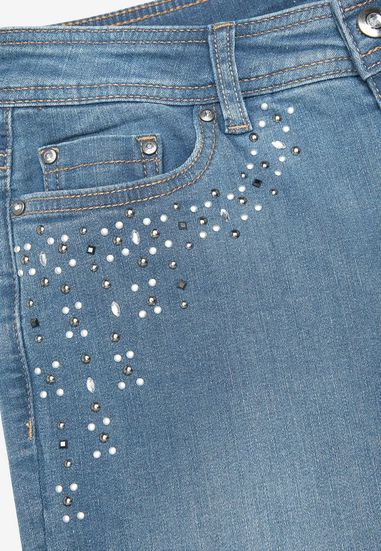 Ankeljeans med pärlor och strass
