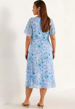 Blommig chiffongklänning
