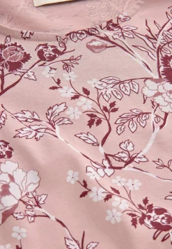 Blommigt nattlinne med långa ärmar
