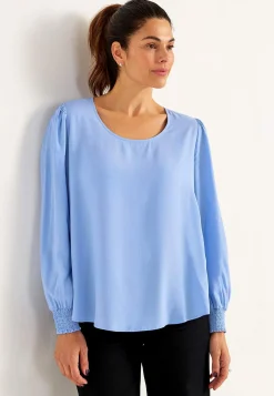 Blus med smock i ärmsluten