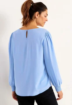 Blus med smock i ärmsluten