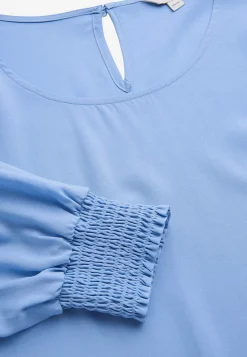Blus med smock i ärmsluten