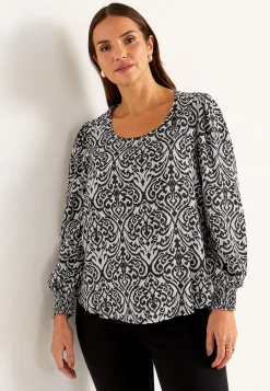 Blus med smock i ärmsluten