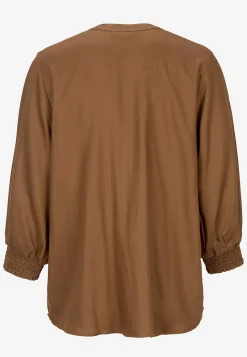 Blus med sydda veck