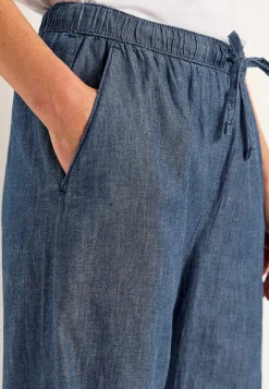 Byxa i denim med vida ben
