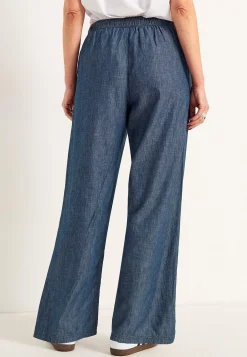 Byxa i denim med vida ben