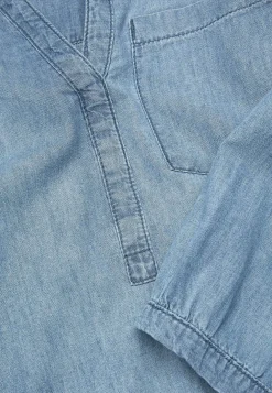 Denimblus med bröstficka