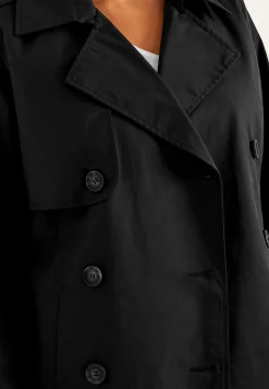Dubbelknäppt, kort trenchcoat