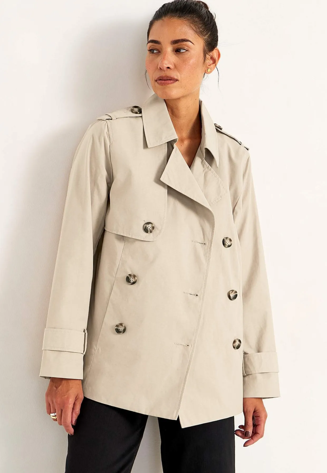 Dubbelknäppt, kort trenchcoat