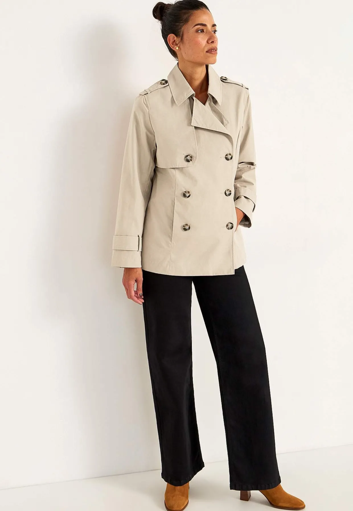 Dubbelknäppt, kort trenchcoat