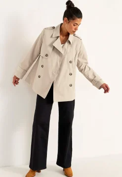 Dubbelknäppt, kort trenchcoat