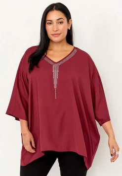 Festblus med nitdetaljer