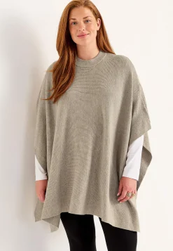 Finstickad poncho