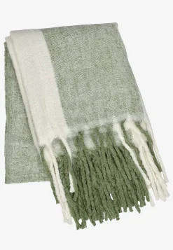 Fluffig, randig pläd