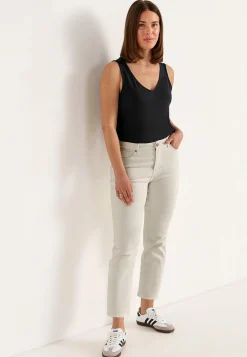 Något smalare ankeljeans