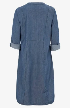 Rymlig jeansklänning