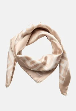 Scarf i mönstrad satäng