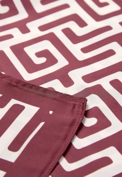 Scarf i mönstrad satäng