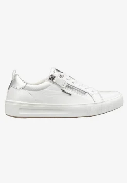 Sneaker i lackat skinn