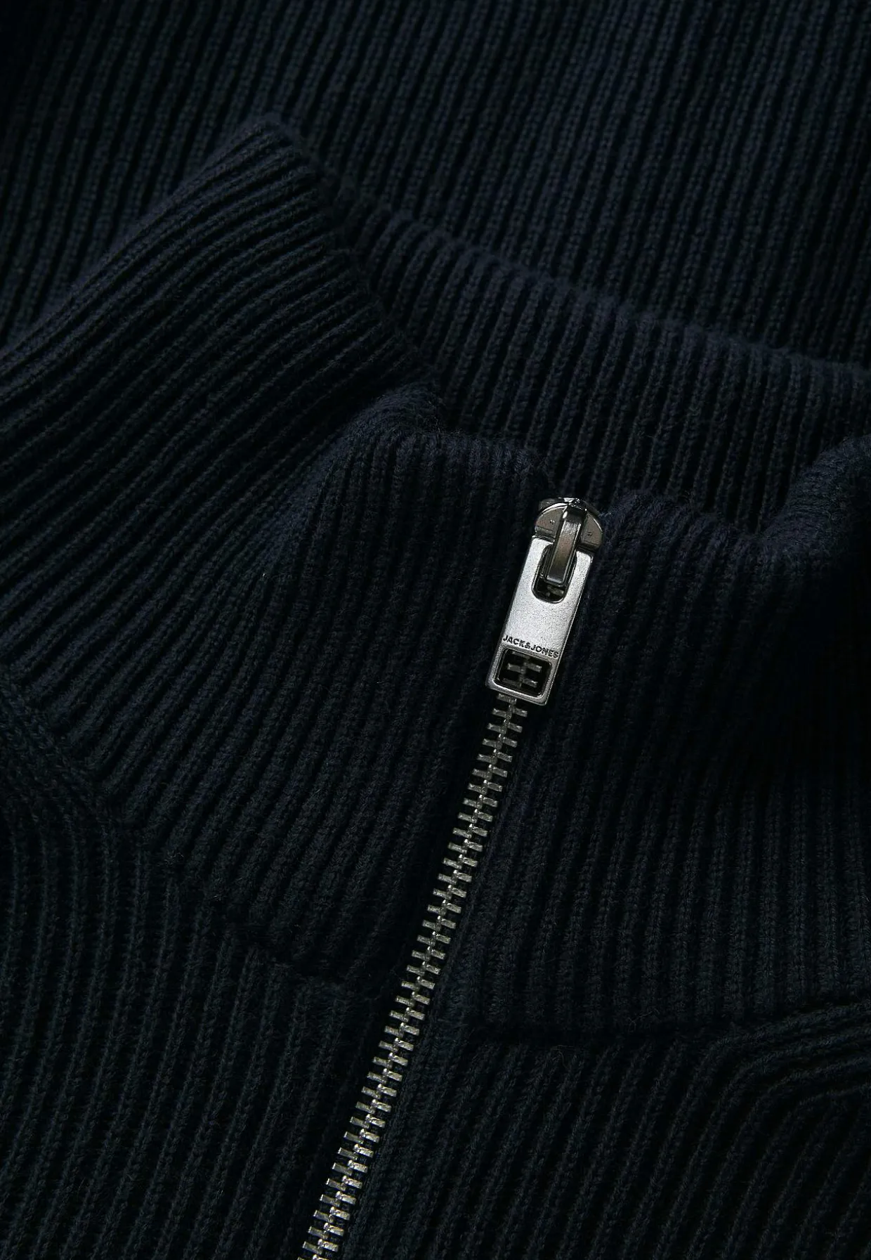 Stickad cardigan med dragkedja