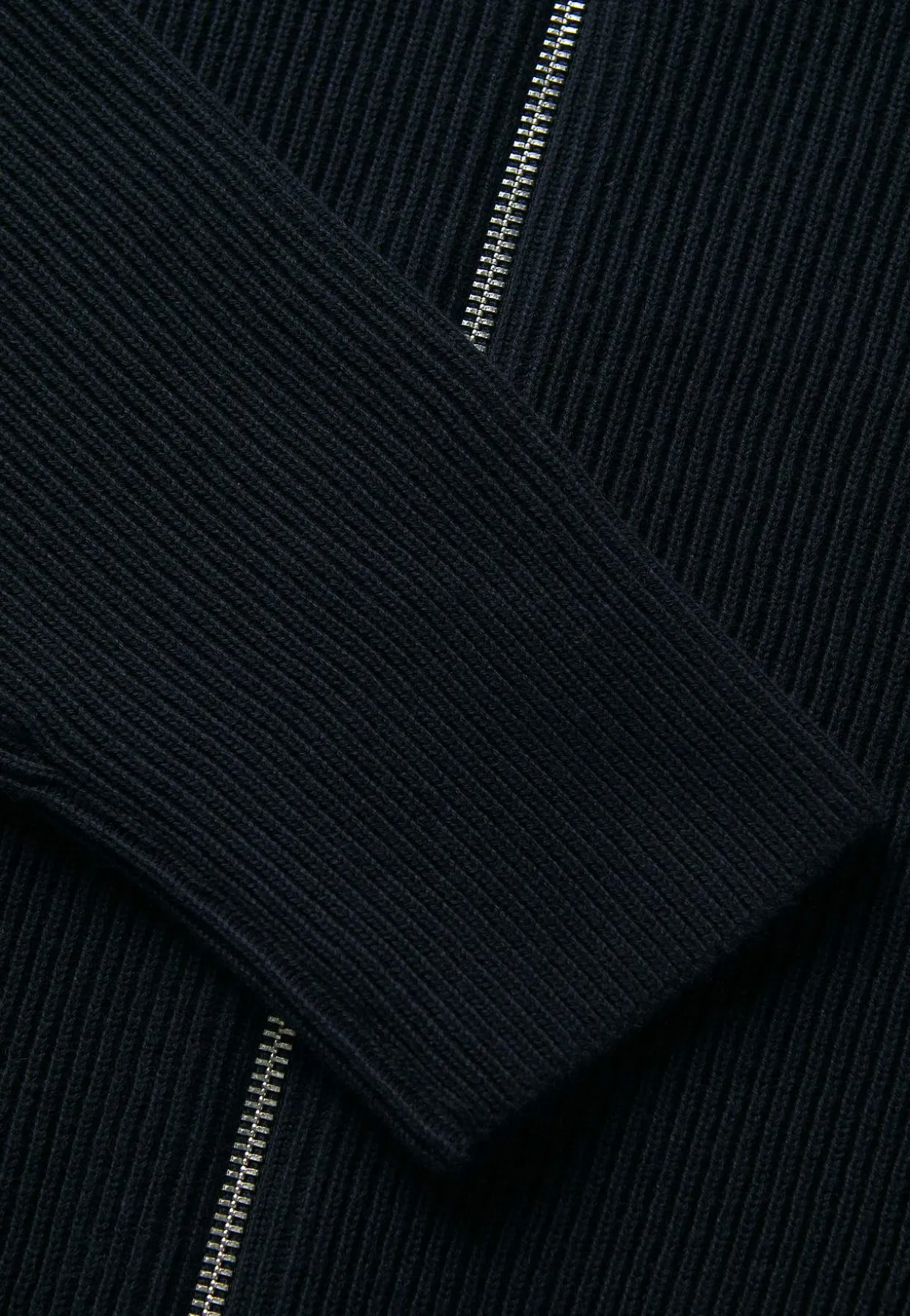 Stickad cardigan med dragkedja