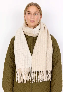 Stickad scarf med fransar
