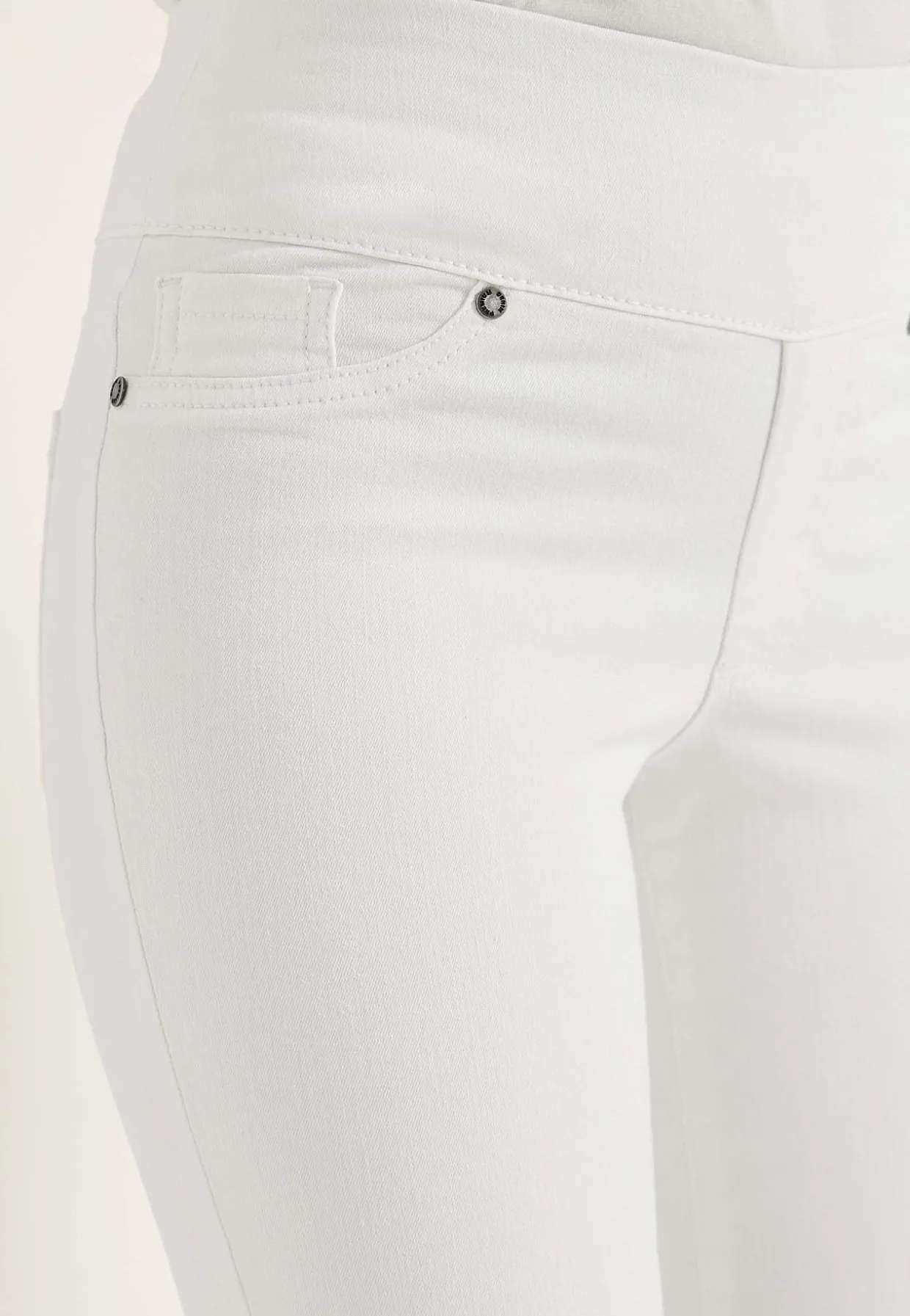 Supersköna ankeljeans i denim Elin